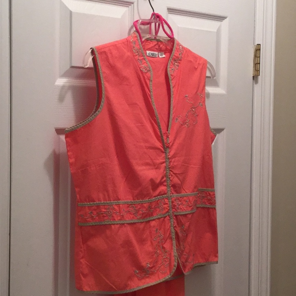 🍊 Cato Vest W/khaki trim 🥰